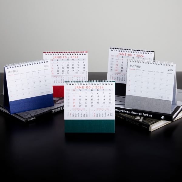 Calendário De Mesa 2025